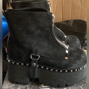 Demonia size 11 platform boot